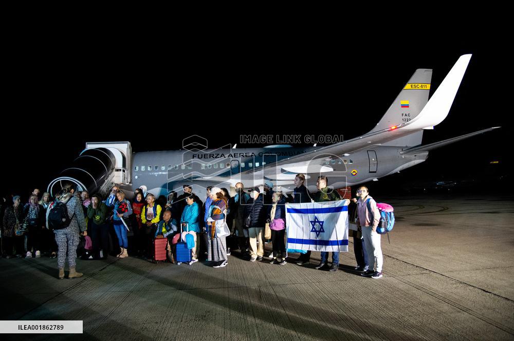 Humanitarian Flight From Israel Arrives in Colombia