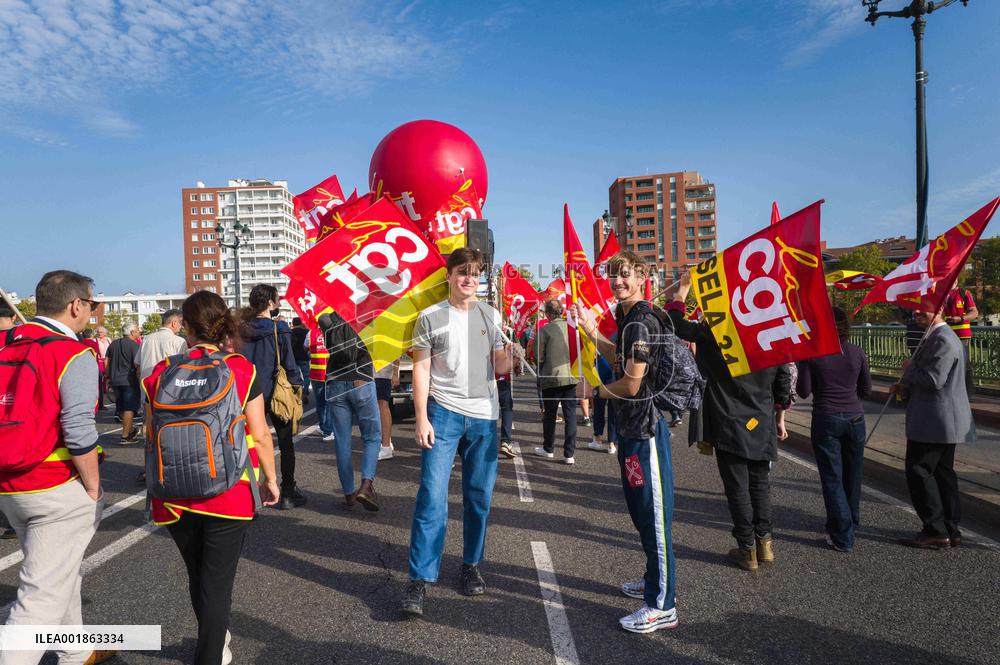 Inter-Union Strike And Mobilization For Wages - Toulouse