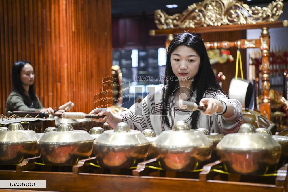CHINA-GUANGXI-NANNING-INDONESIAN TEACHER-GAMELAN (CN)