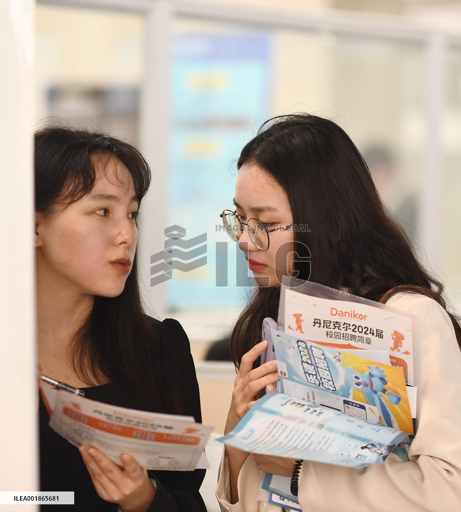 100-University Linkage Employment Activity in Nanjing
