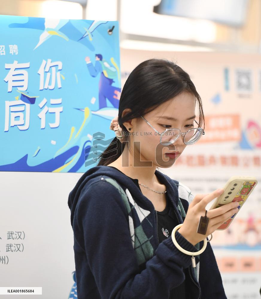 100-University Linkage Employment Activity in Nanjing