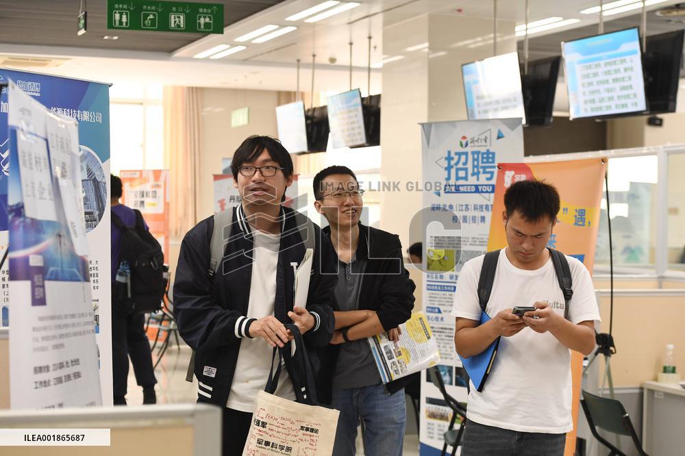 100-University Linkage Employment Activity in Nanjing