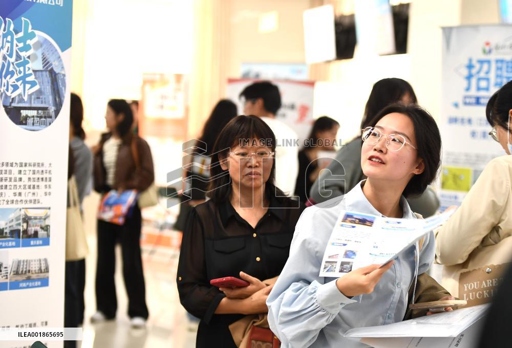 100-University Linkage Employment Activity in Nanjing