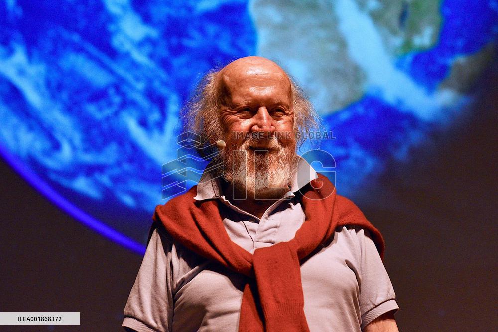 Canadian-French Astrophysicist Hubert Reeves Died At 91