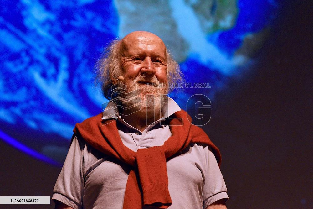 Canadian-French Astrophysicist Hubert Reeves Died At 91