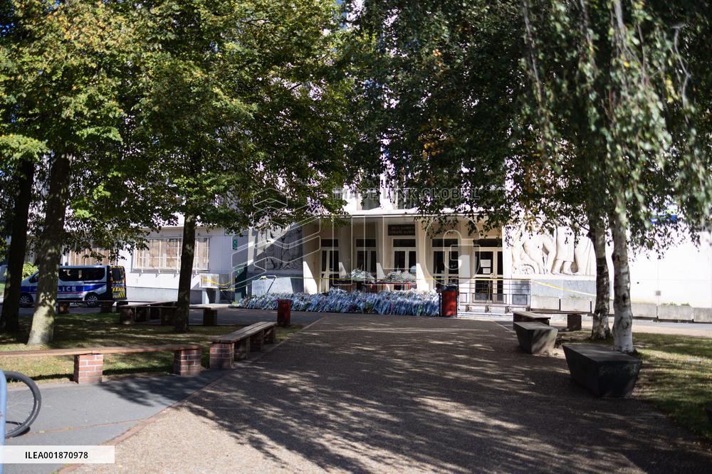 Flowers in front of Gambetta high school - Arras