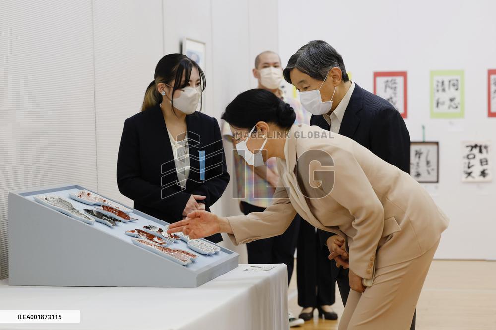 Japan emperor, empress at Kanazawa exhibition