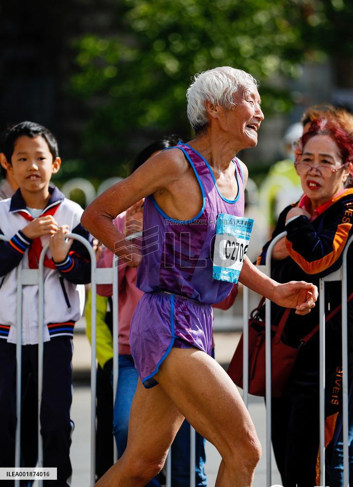 (SP)CHINA-TIANJIN-MARATHON-SENIOR RUNNER (CN)