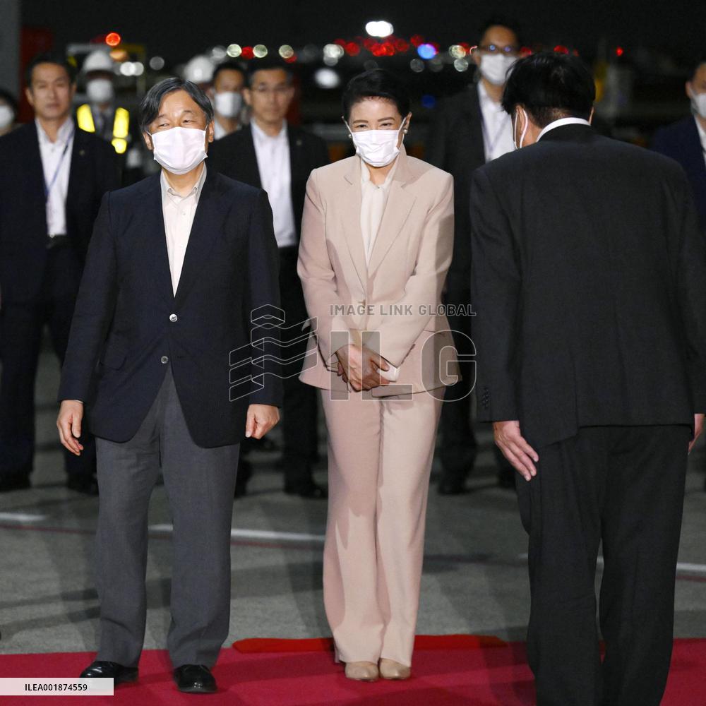 Japan emperor, empress return from trip