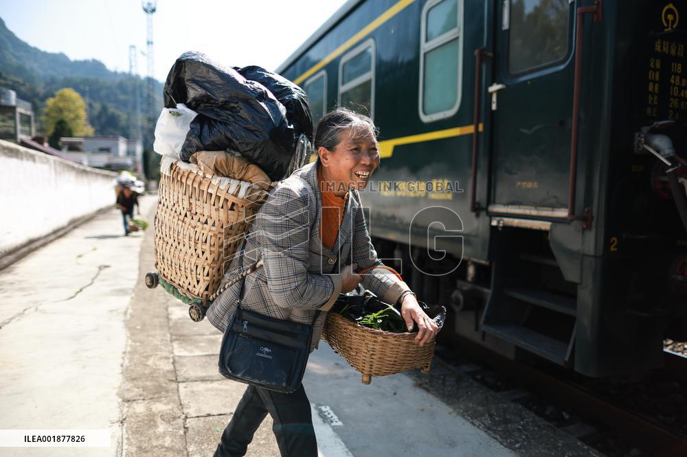 CHINA-GUIZHOU-CHONGQING-SLOW TRAIN (CN)