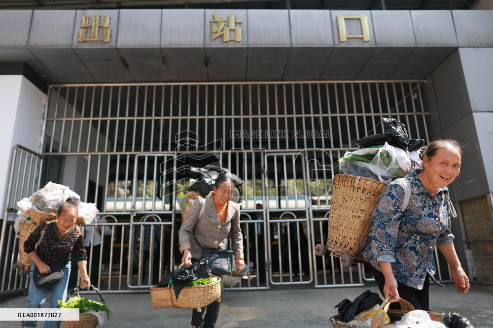 CHINA-GUIZHOU-CHONGQING-SLOW TRAIN (CN)