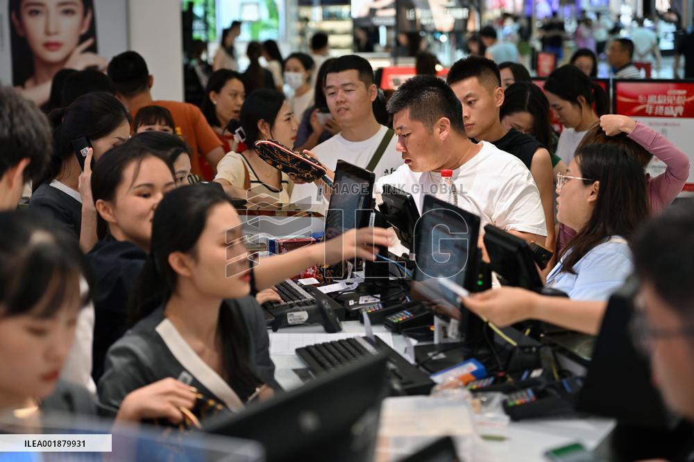 Xinhua Headlines: Q3 data reveals China's economic recovery gathering steam