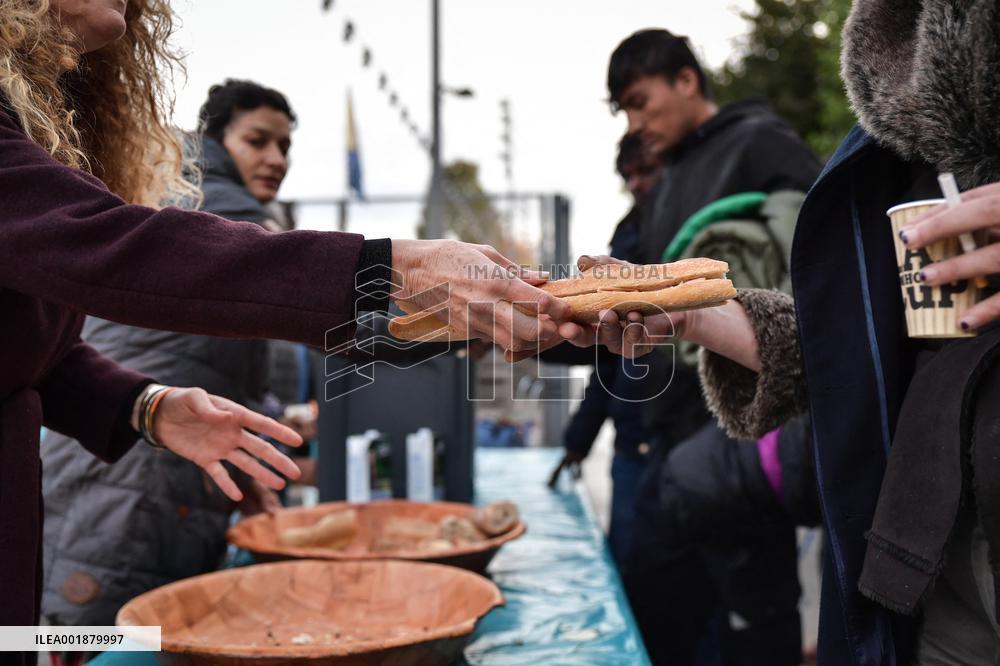 Migrants Gather To Receive Alimentary Aid - Paris