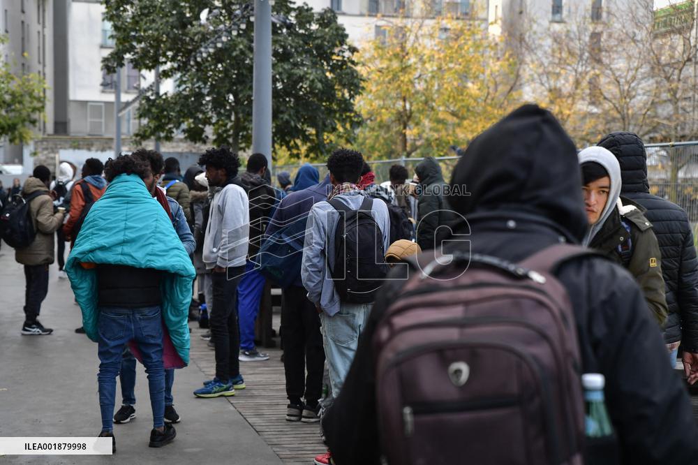 Migrants Gather To Receive Alimentary Aid - Paris
