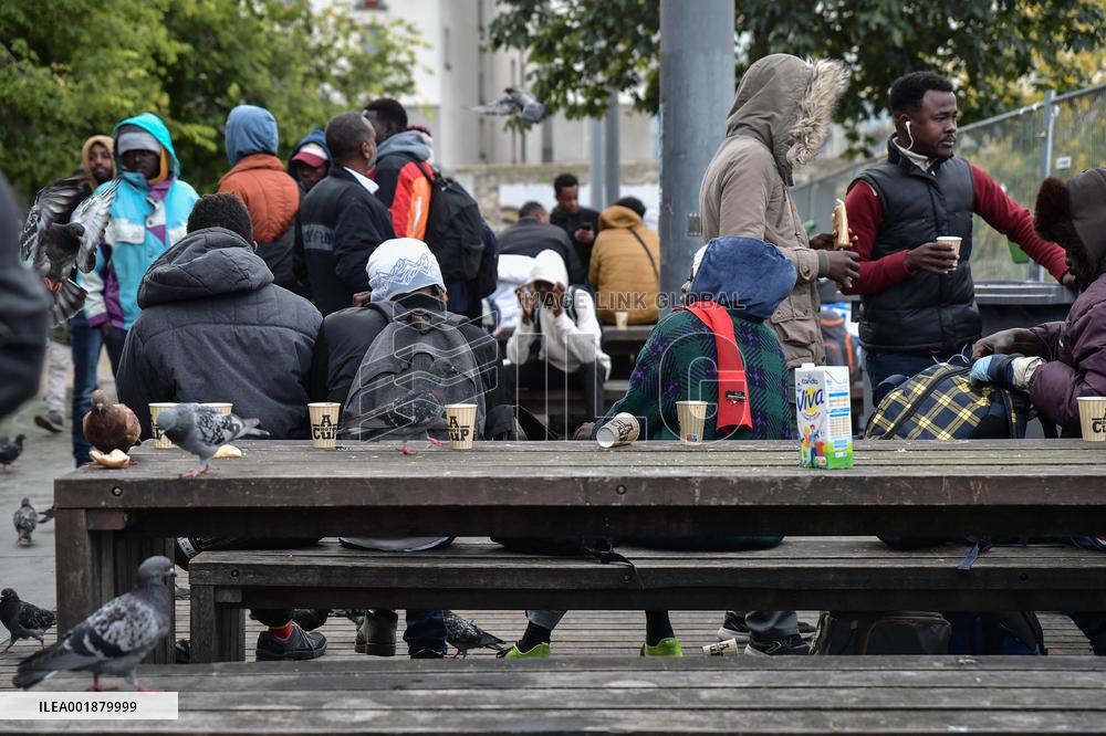 Migrants Gather To Receive Alimentary Aid - Paris