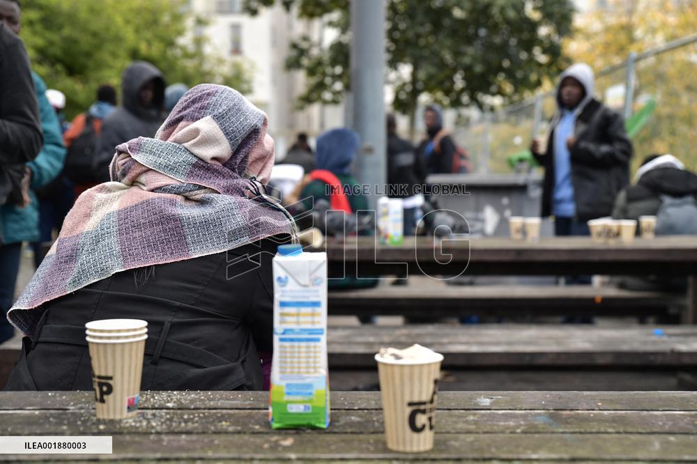 Migrants Gather To Receive Alimentary Aid - Paris