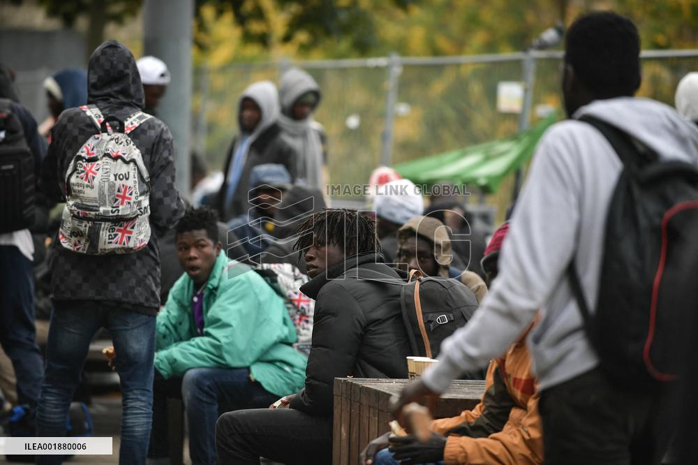 Migrants Gather To Receive Alimentary Aid - Paris