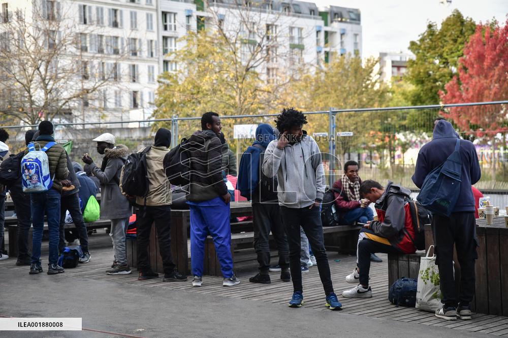 Migrants Gather To Receive Alimentary Aid - Paris