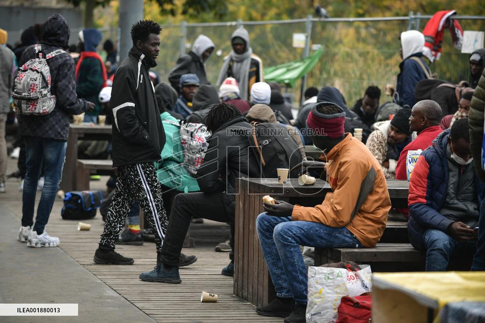 Migrants Gather To Receive Alimentary Aid - Paris