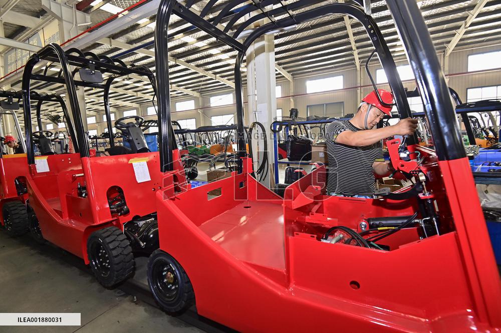 Electric Forklift Manufacturing Enterprise Workshop in Qingzhou