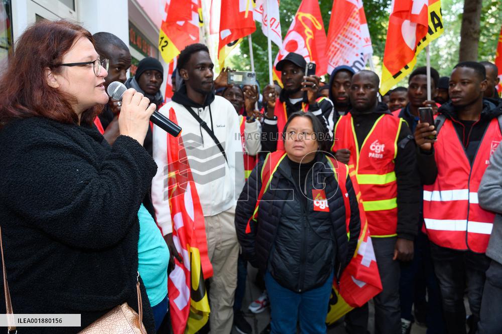 Undocumented Migrants Demand Regularization - Paris