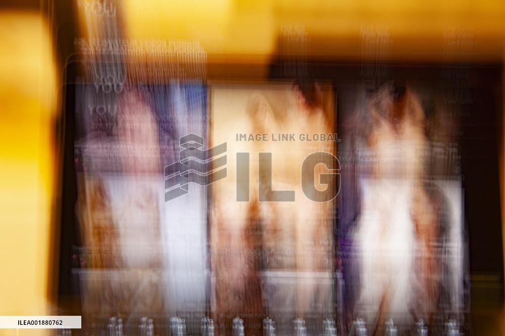 Illustrations Of A Pornographic Website - France