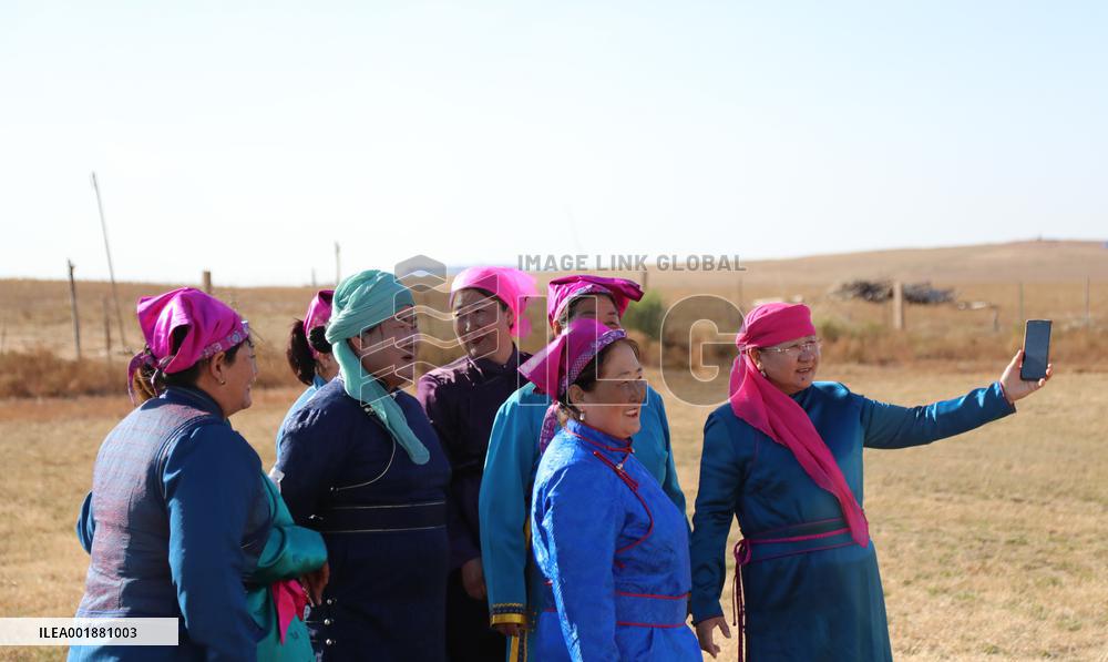 (ChineseToday) CHINA-INNER MONGOLIA-ORDOS-HERDSMEN LIFE (CN)