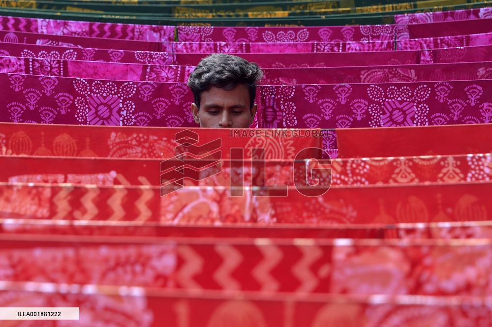 BANGLADESH-NARAYANGANJ-CLOTH-COLORING