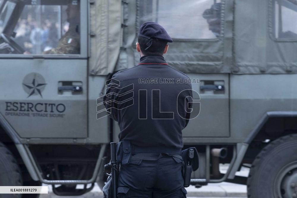 Security Measures For Terrorism Alert Near Duomo - Milan