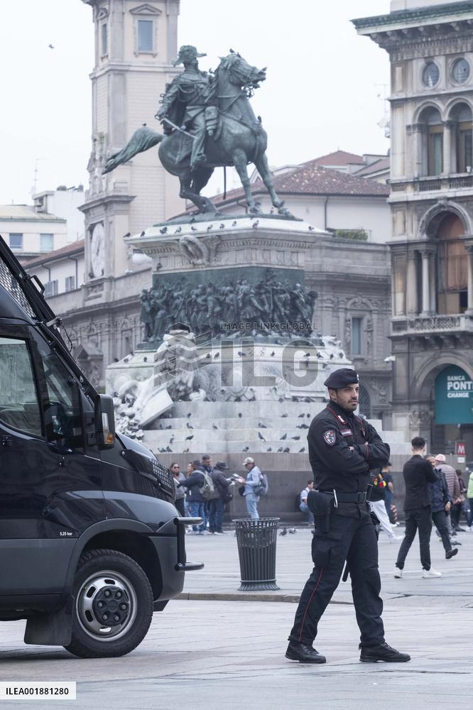 Security Measures For Terrorism Alert Near Duomo - Milan