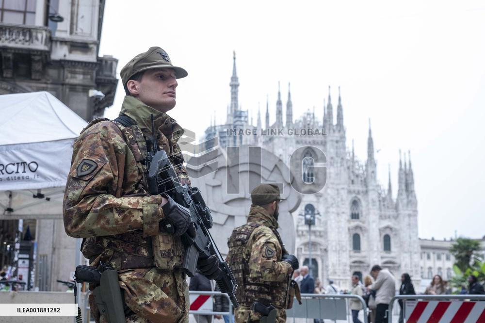 Security Measures For Terrorism Alert Near Duomo - Milan