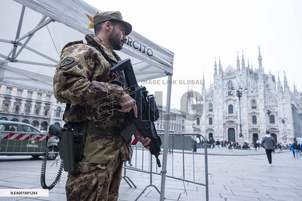 Security Measures For Terrorism Alert Near Duomo - Milan