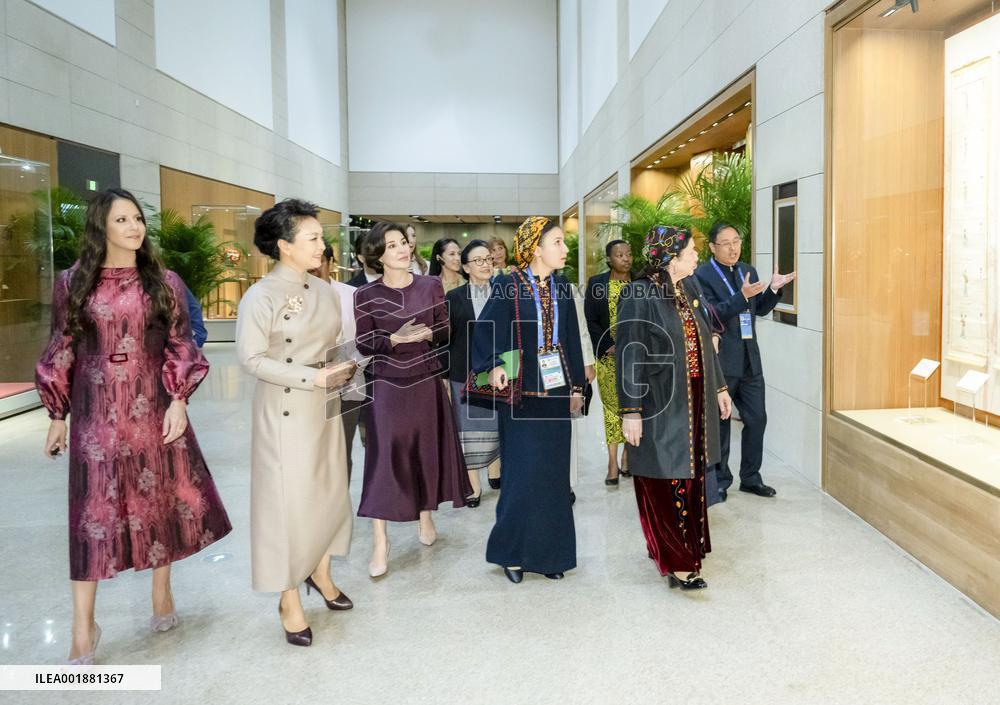 (BRF2023)CHINA-BEIJING-PENG LIYUAN-SPOUSES OF LEADERS-NATIONAL ARTS AND CRAFTS MUSEUM (CN)