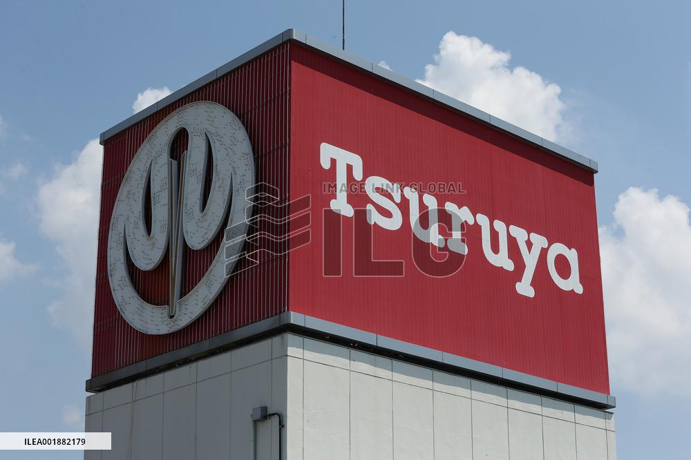 Signboard and logo of Tsuruya Department Store