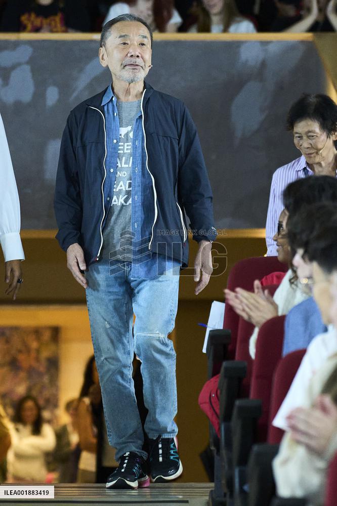 Japanese Author Haruki Murakami Meets Students - Spain