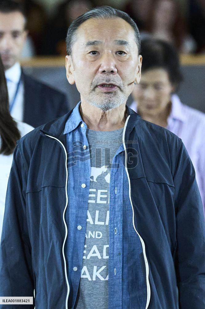 Japanese Author Haruki Murakami Meets Students - Spain