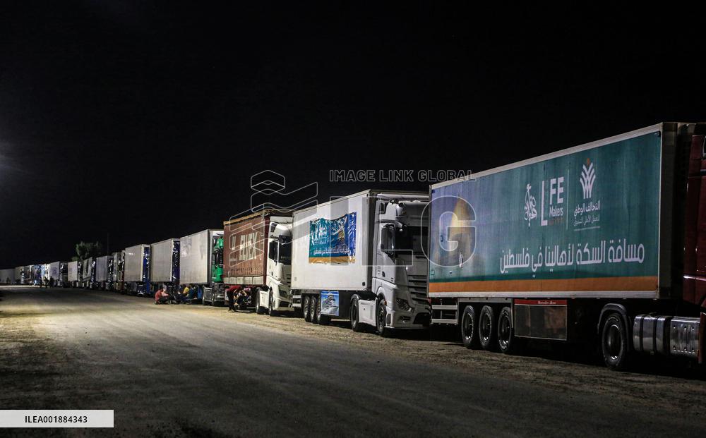 EGYPT-RAFAH CROSSING-AID SUPPLIES
