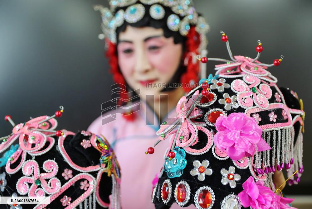 Pupils Learn Xianzi Opera in Linyi