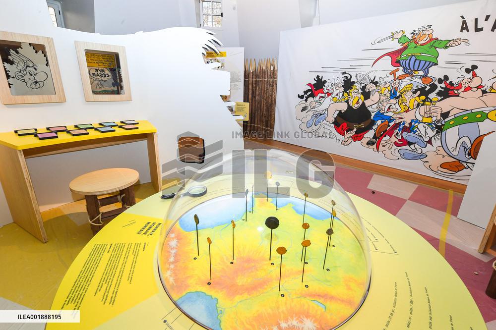L'Economie Selon Asterix Exhibition - Paris