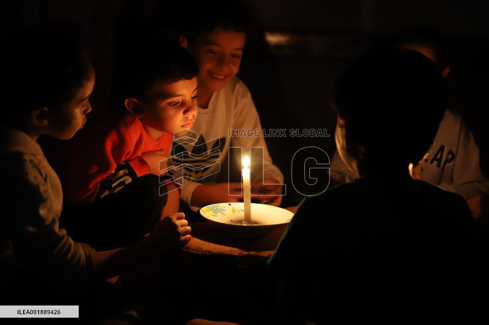 (FOCUS)MIDEAST-GAZA-KHAN YOUNIS-PALESTINIAN-ISRAELI CONFLICT-POWER OUTAGE