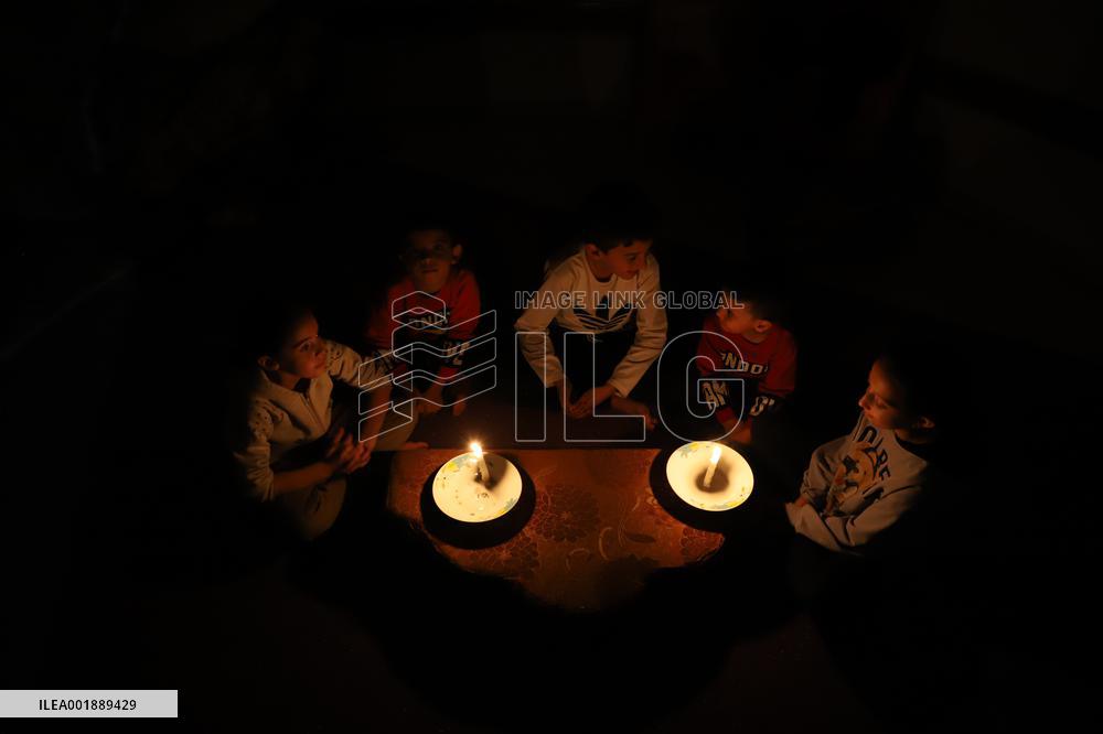 (FOCUS)MIDEAST-GAZA-KHAN YOUNIS-PALESTINIAN-ISRAELI CONFLICT-POWER OUTAGE