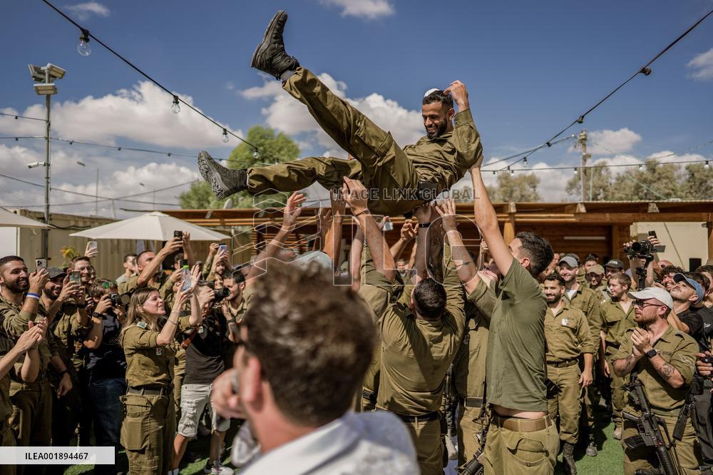Israeli Soldiers Get Married Amid War