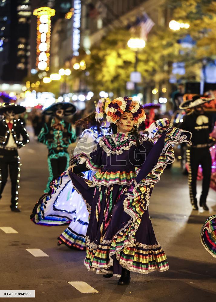 U.S.-CHICAGO-HALLOWEEN-ART IN THE DARK-PARADE
