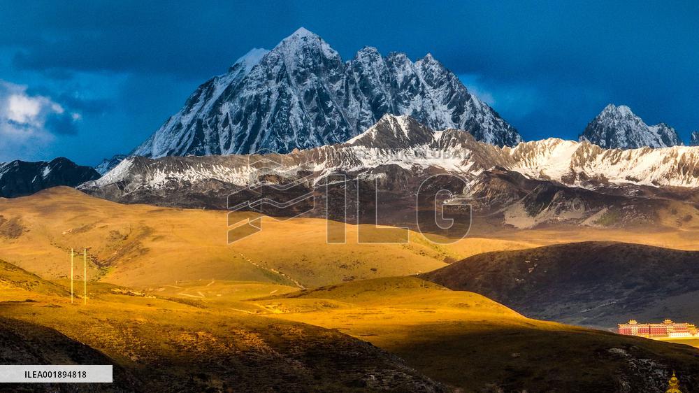 Yala Snow-capped Mountain Sunset Scenery in Ganzi