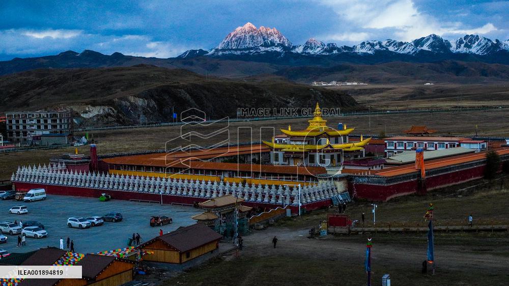 Yala Snow-capped Mountain Sunset Scenery in Ganzi
