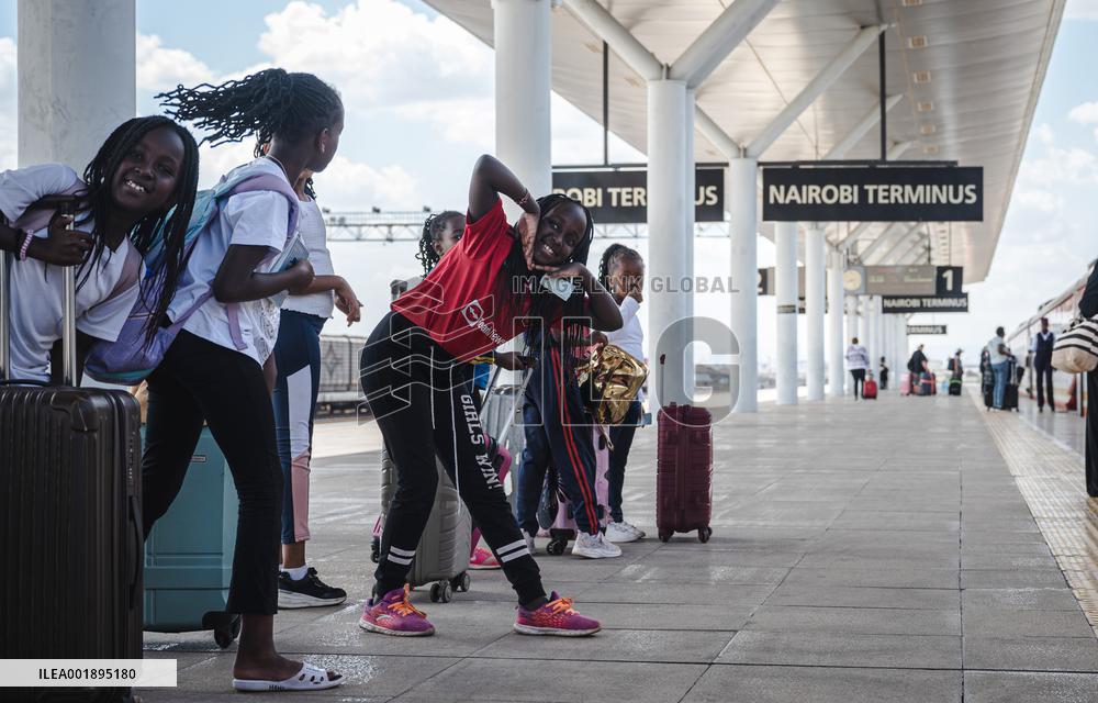 Xinhua Headlines: China's extended Belt and Road commitment to reshape int'l transport routes, deliver prosperity