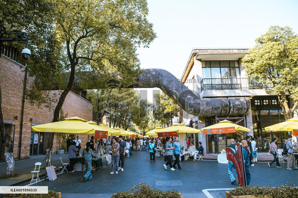 CHINA-JIANGXI-JINGDEZHEN-CERAMICS-ROK ARTIST (CN)