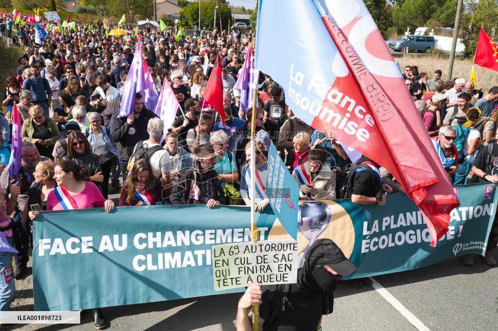 A69 Freeway Protest - Saix