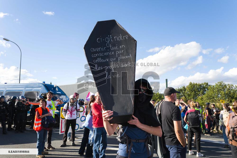 A69 Freeway Protest - Saix