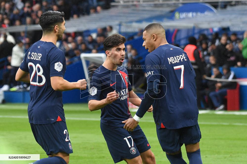 Ligue 1 - PSG v Strasbourg